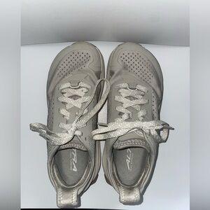 Altra Women's Light Beige / Grey Running Shoes